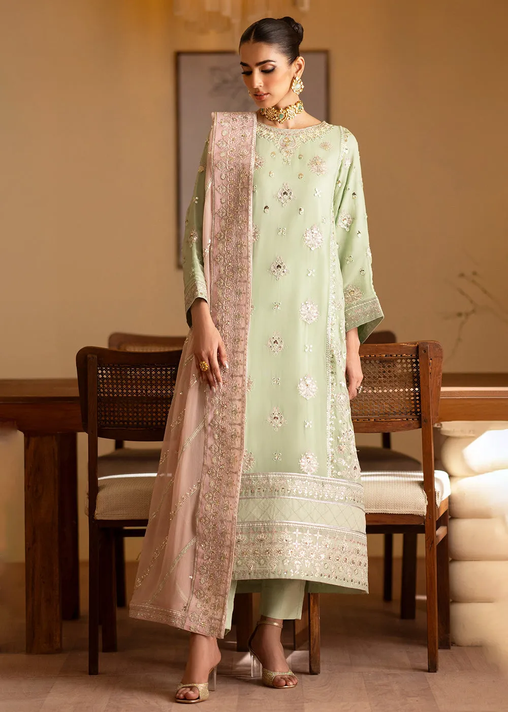 Romansiyyah Luxury Formals '24 by Emaan Adeel | NAJMEH