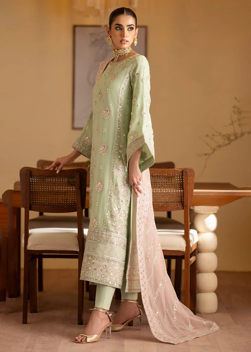 Romansiyyah Luxury Formals '24 by Emaan Adeel | NAJMEH