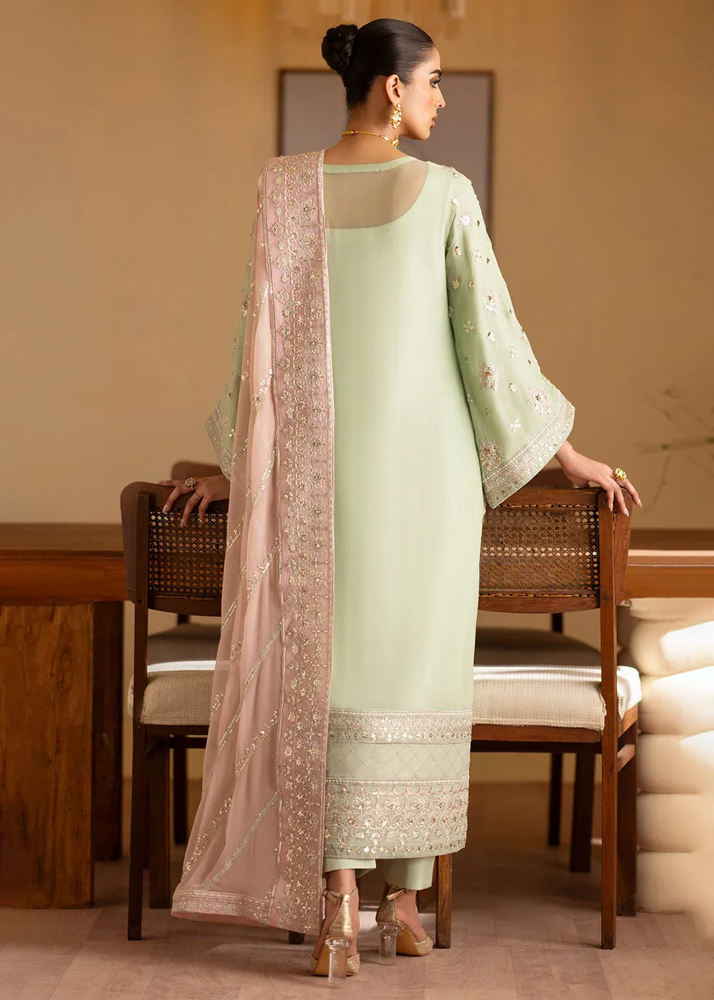 Romansiyyah Luxury Formals '24 by Emaan Adeel | NAJMEH